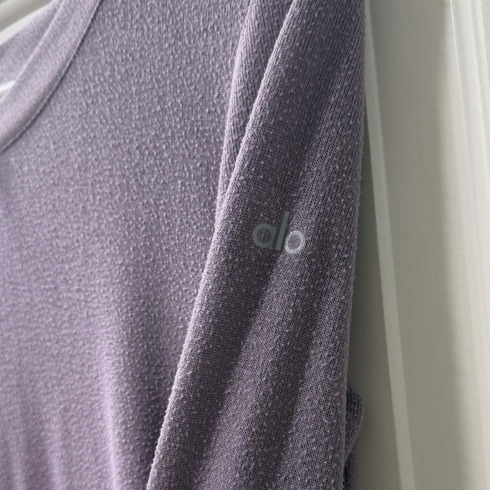 ALO YOGA bobble effect Lavender Long Sleeve Women's Top - Picture 3 of 4